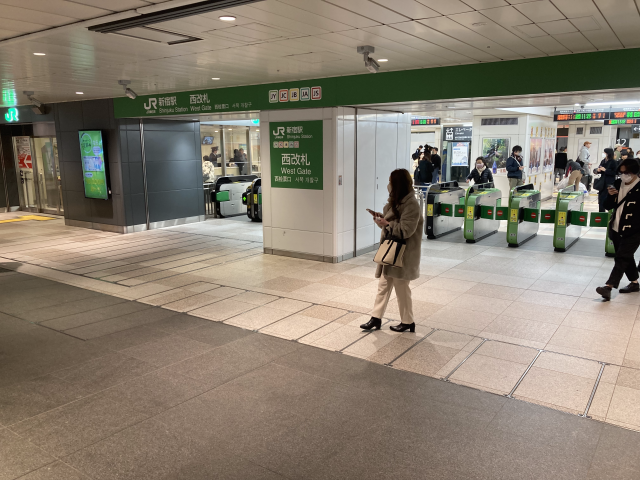 JR新宿駅西口から地上へ出たところ