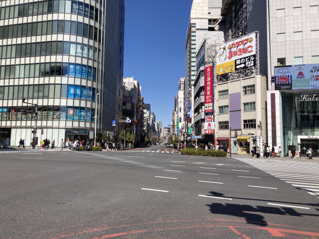 新宿大ガード西交差点